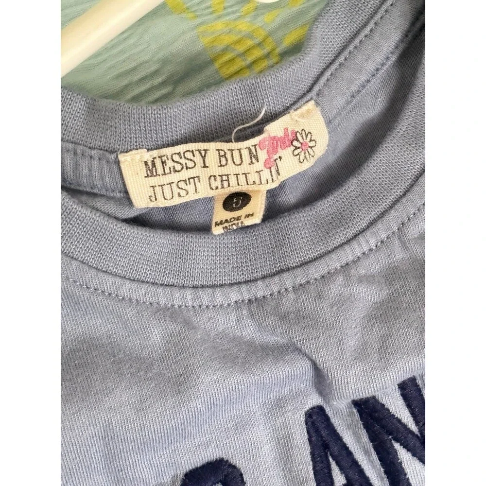 Hybrid Apparel Girls Messy Bun Just Chillin Graphic T-Shirt Size 5 NWOT Blue - Picture 3 of 3